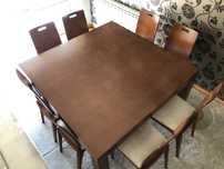 Mesa de sala em madeira quadrada com ou sem cadeiras