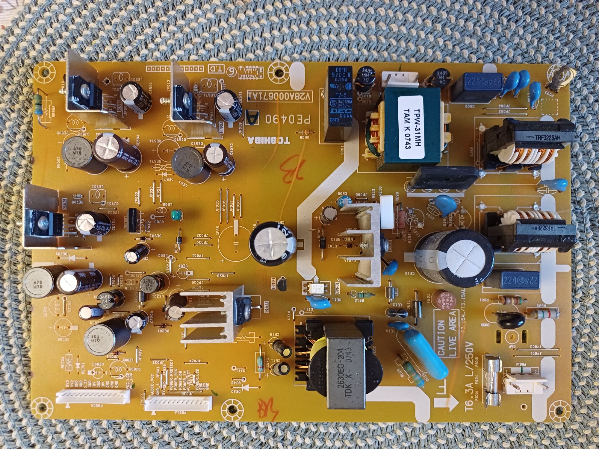 Блок живлення РЕ490А, V28A000671A1 та материнська пдата pooV504DG  для
