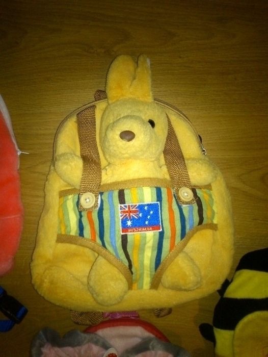 Детский мягкий рюкзак со съемной мягкой игрушкой Кенгуру