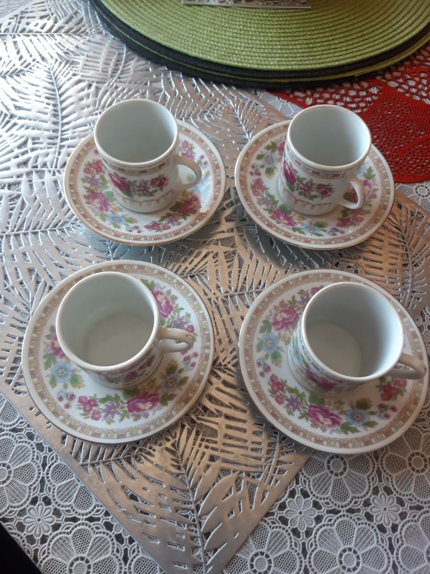 Zestaw do espresso- 4 filiżanki +talerzyki