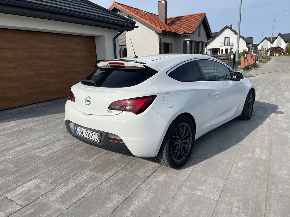 Opel Astra J GTC