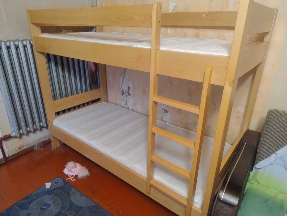 Duże, solidne łóżko piętrowe