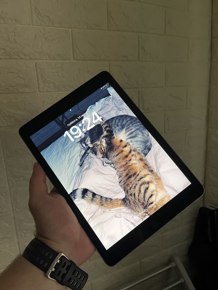 Продаю iPad 6 покоління 32gb