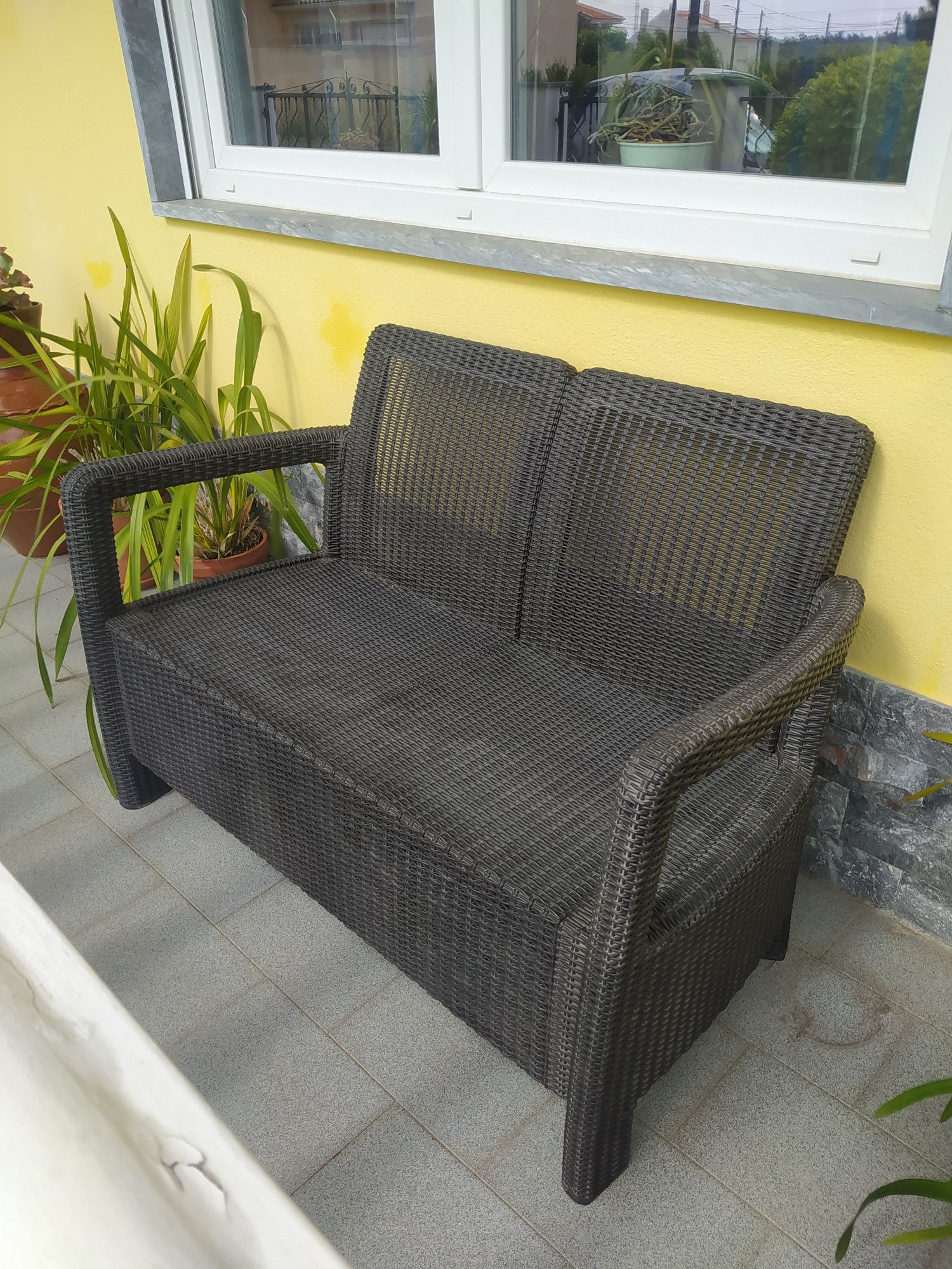 Conjunto de sofás e mesa jardim