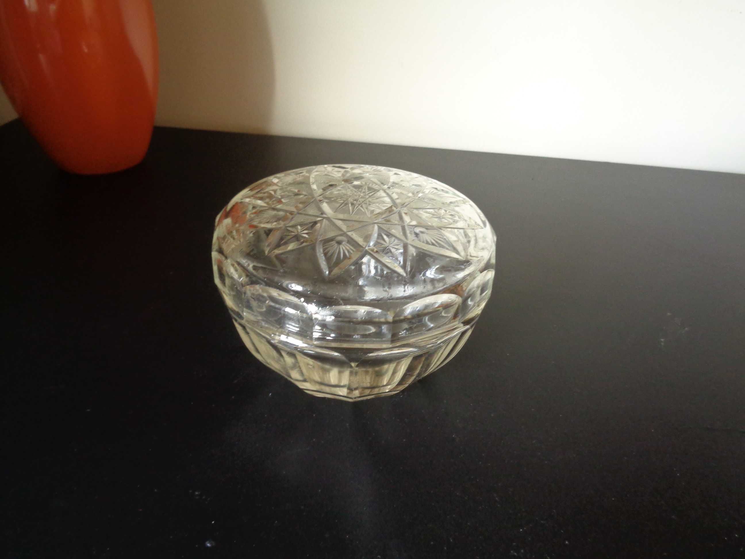 Travessa de  cerâmica , prato e caixa de bombons de vidro