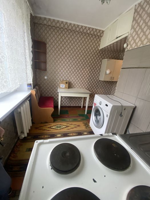 Продаётся 1-комнатная, 2й этаж, за " Украиной"