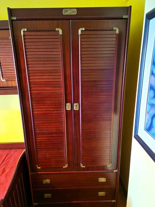 ARMÁRIO DE MADEIRA MACIÇA — ESTILO CLÁSSICO — 99 € (URGENTE)