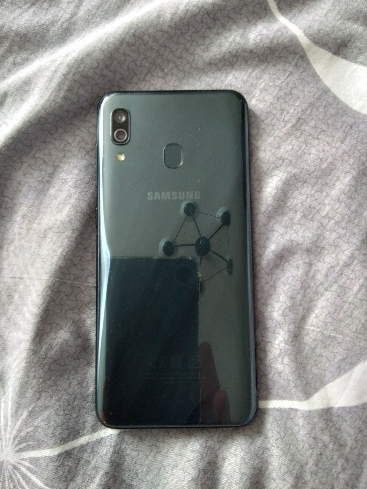 Продам Samsung a30 4/64