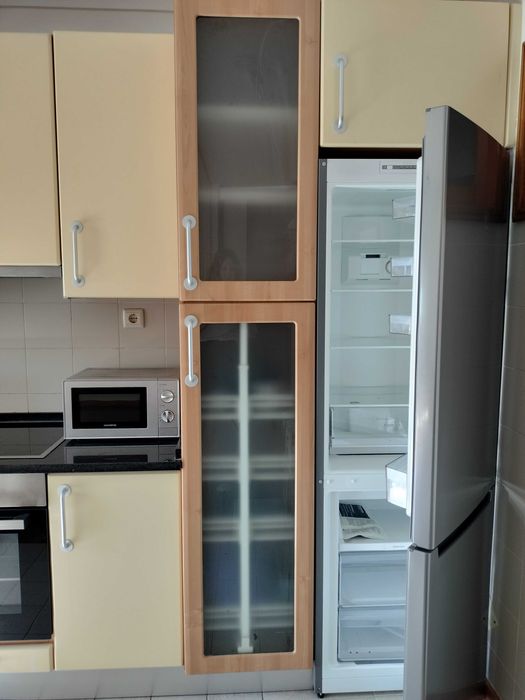 Cozinha completa com electrodomésticos - Móveis modernos