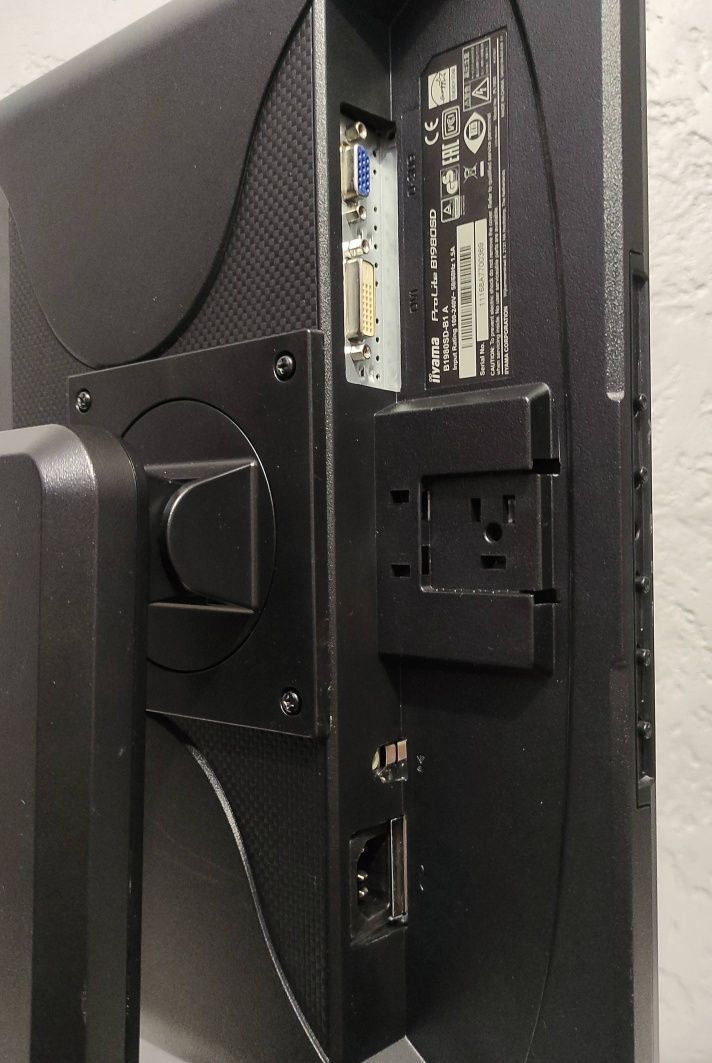 Монітор 19" iiyama b1980sd-b1