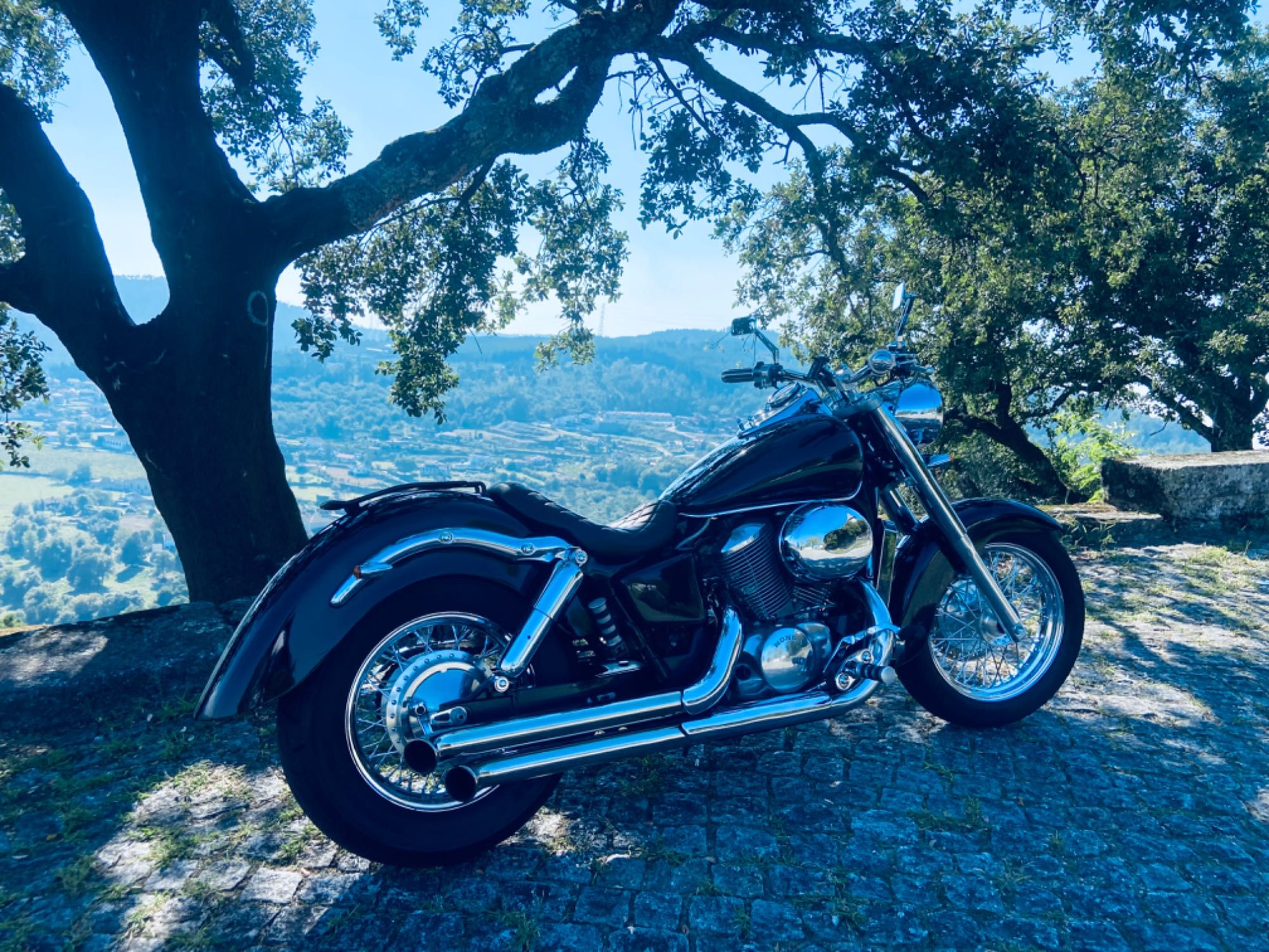 Honda Shadow 750.