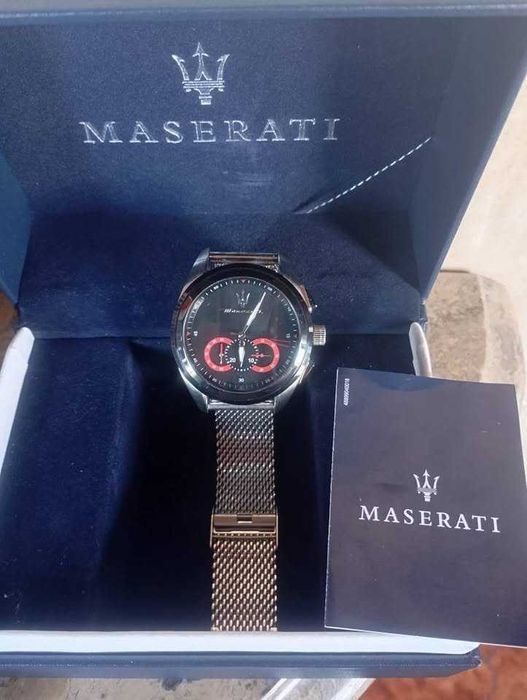à venda:
relógio muito elegante da marca MASERATI.