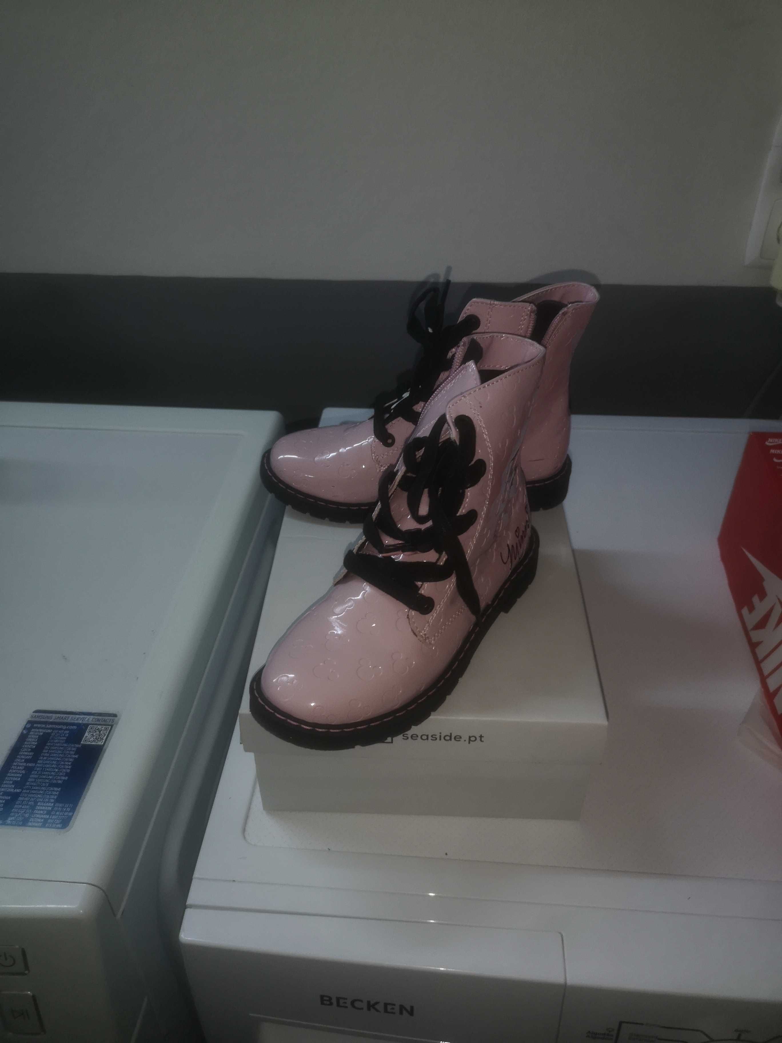 Vendo tênis cumo novos de menina