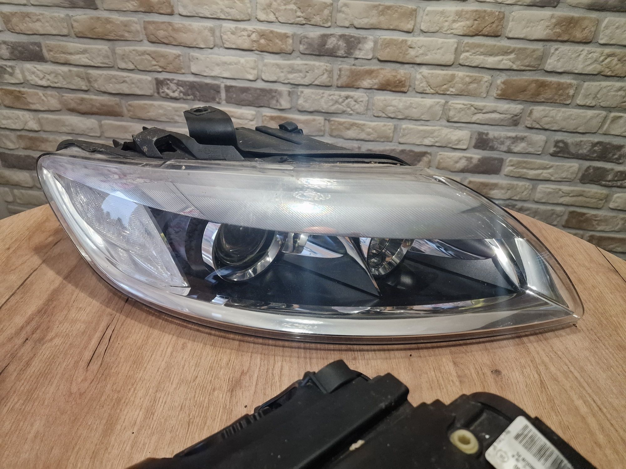 REFLEKTOY lampy AUDI Q7 XENON komplet oryginalne