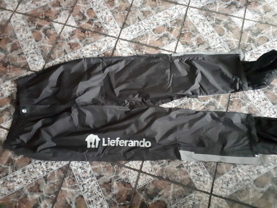 spodnie p/deszczowe na rower z osłonami na buty rozm M