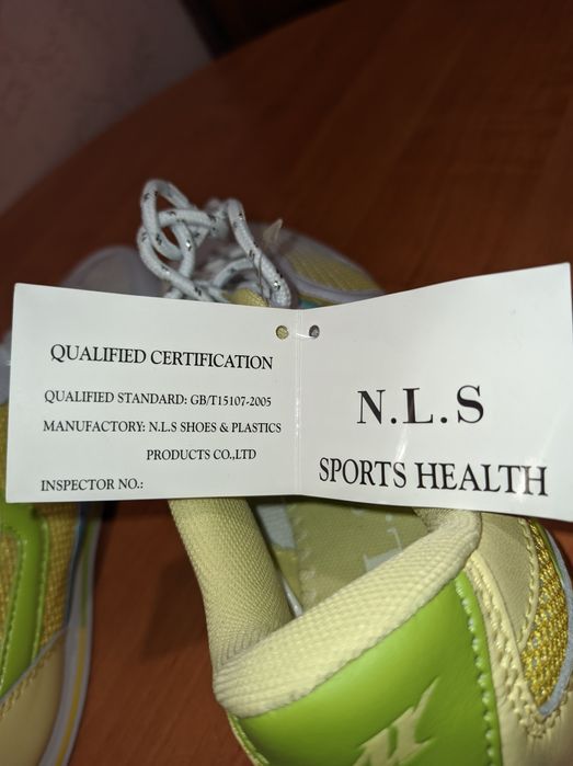 Кросівки дівочі, жіночі