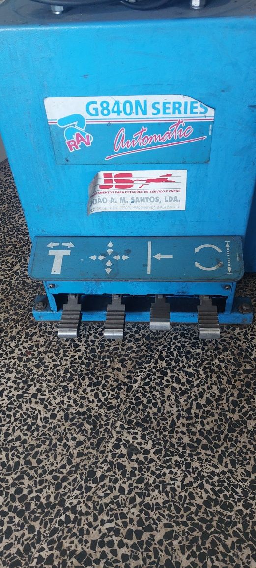 Máquina de tirar pneus
