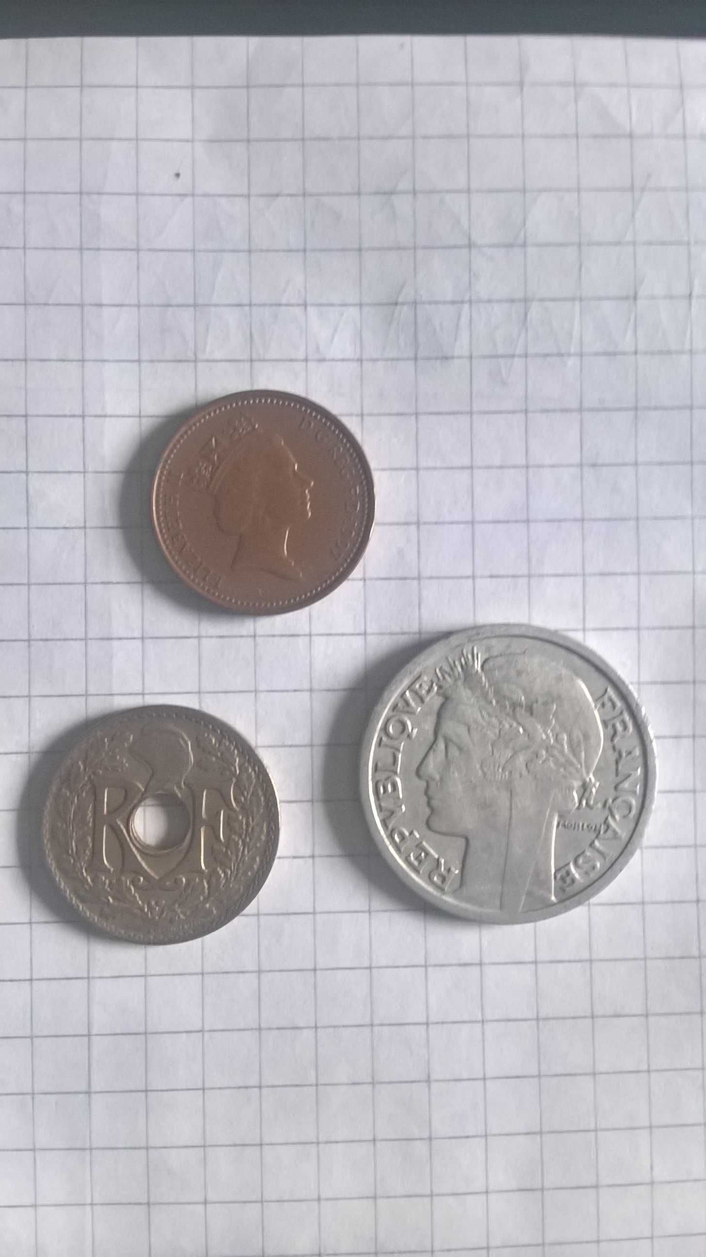 3 moedas estrangeiras