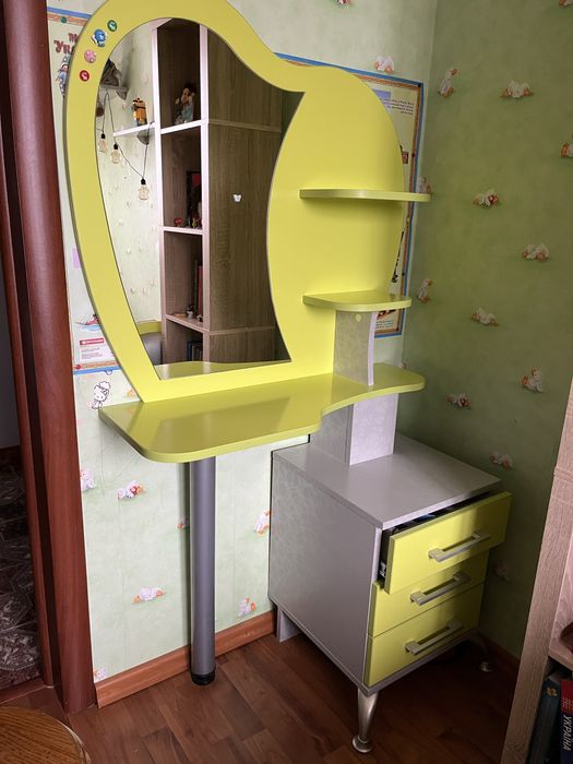 Продаються меблі в дитячу кімнату.