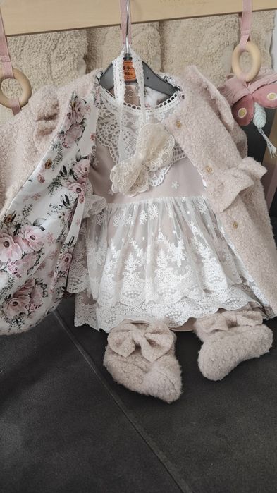 Komplet na chrzest 68 Milulove płaszcz sukienka Sanez buciki kokarda