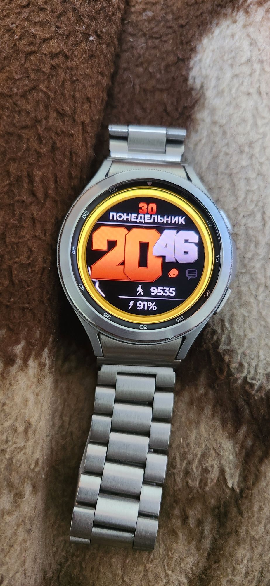 Samsung Galaxy Watch 4 mm Classic  46 mm.