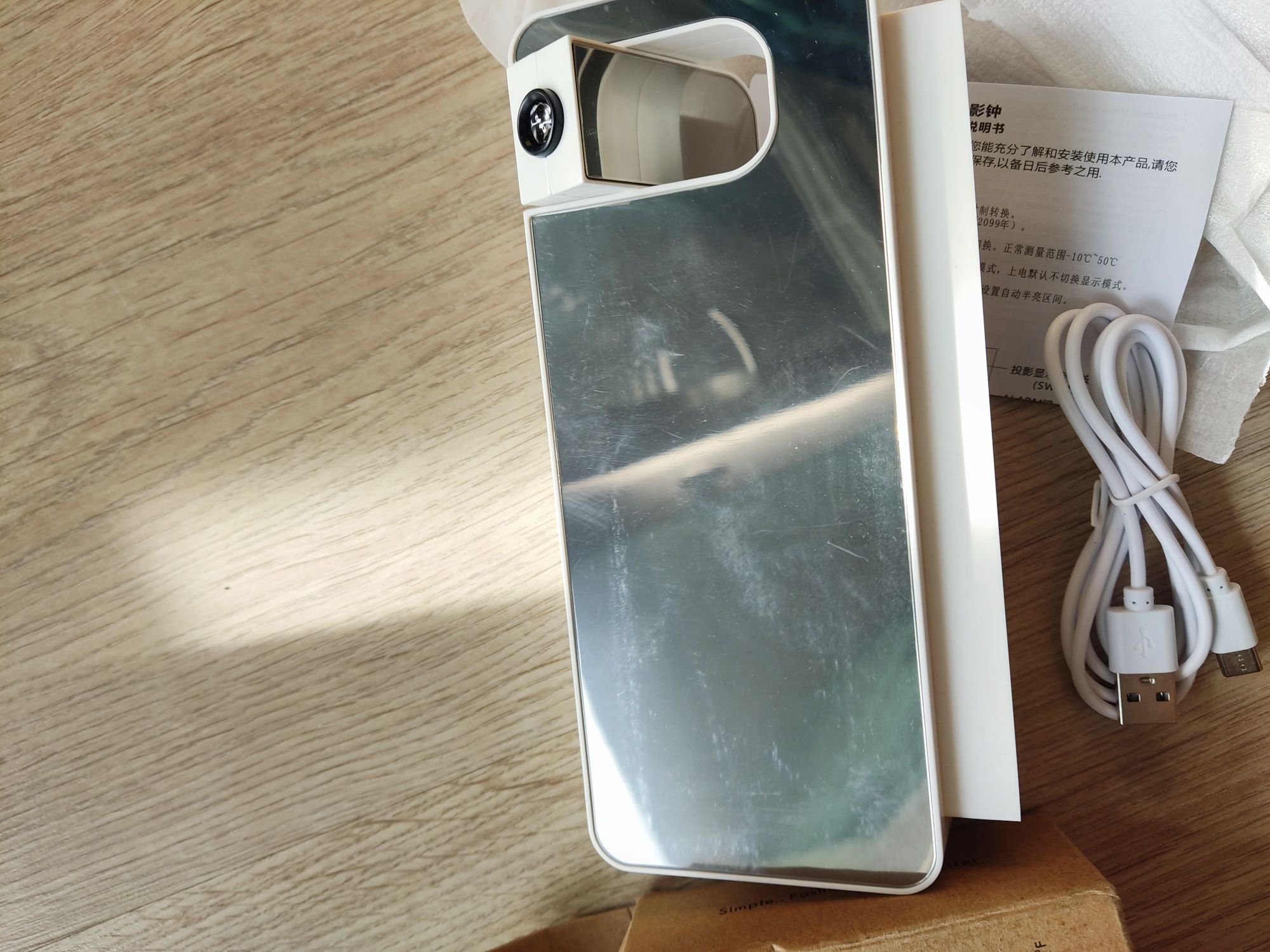 Zegar lustrzany LED z projektorem Budzik ładowany USB