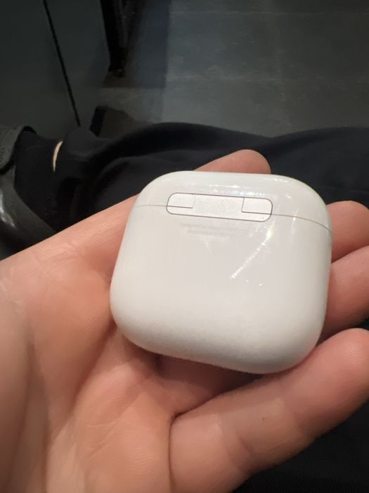 Продам кейс от air pods 4. (Без наушников)