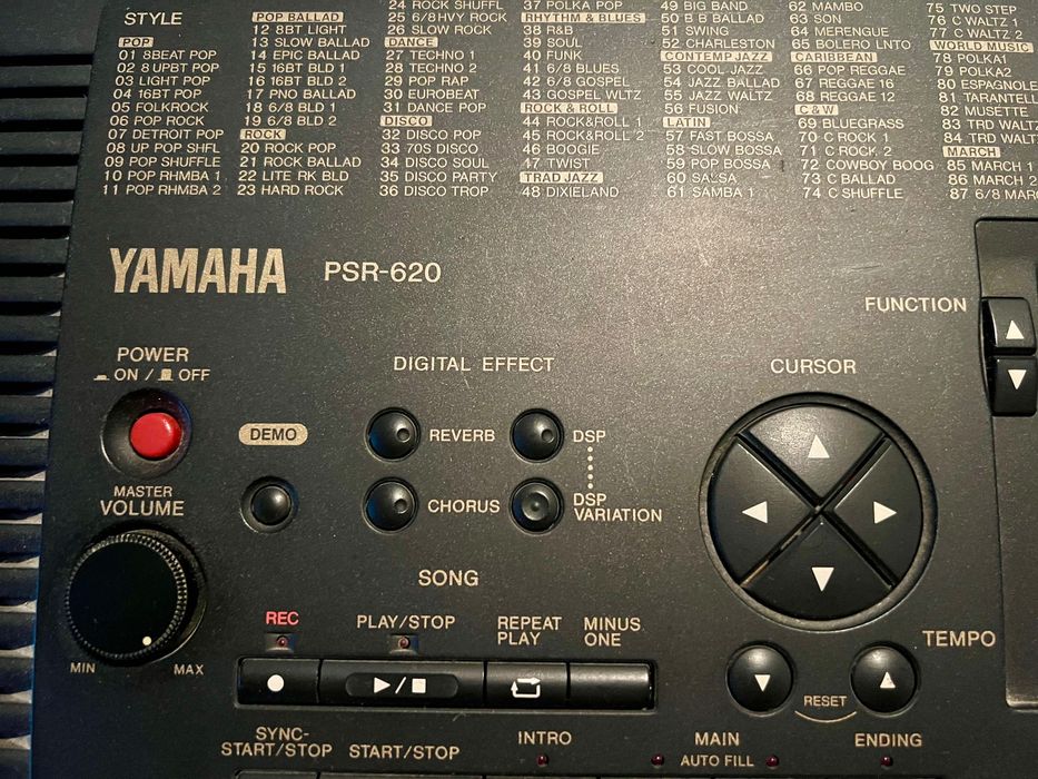 Órgão electrónico Yamaha PSR 620