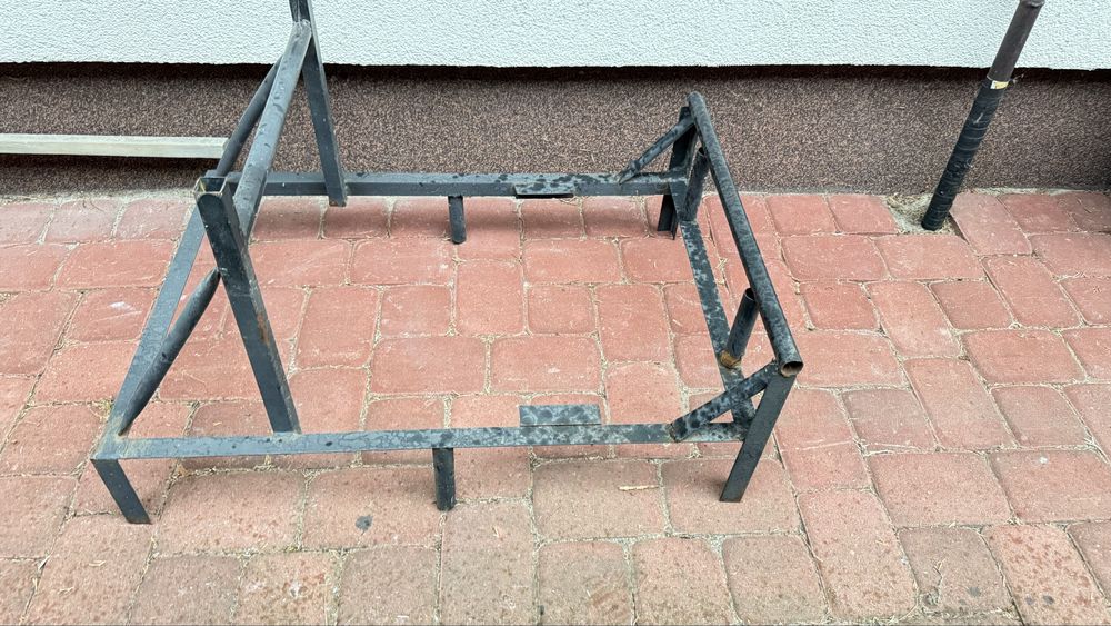 Stojak do krzeseł ratanowych