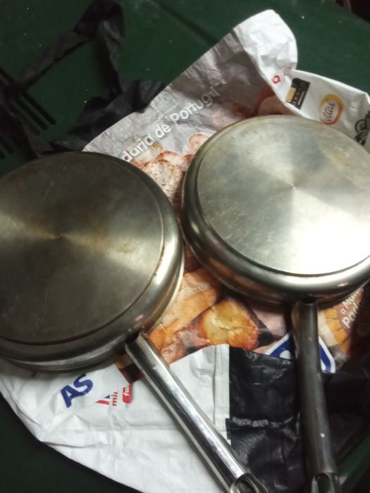 Duas frigideira em inox. Impecáveis!