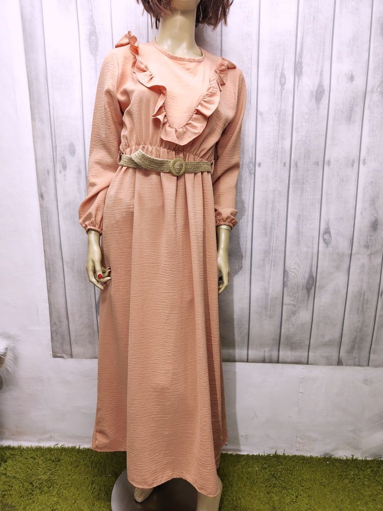 Śliczna długa brzoskwiniowa sukienka z długim rękawem falbanką 42 44