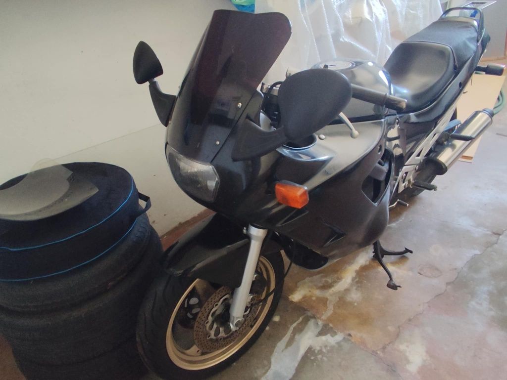 Suzuki 750 ano 1998