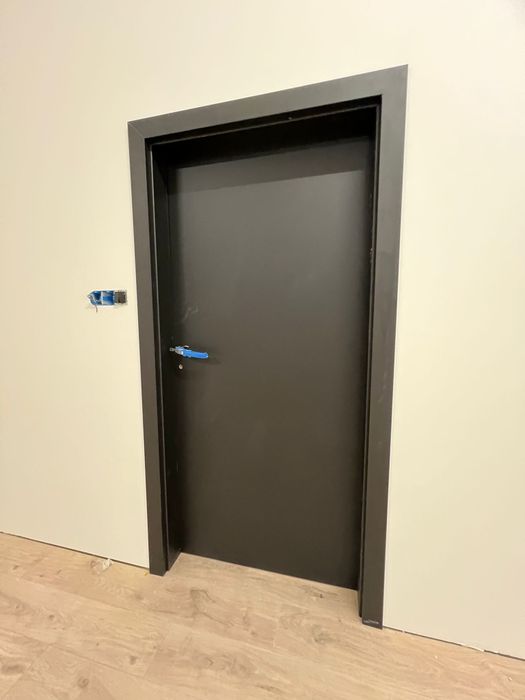 Montaż drzwi wewnętrznych, zewnętrznych, bramy garażowe. Faktura VAT