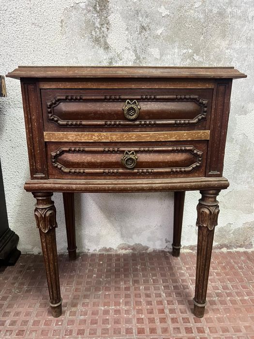 Quarto (cama, secretária, cadeira , espelho e mesa cabeceira vintage)