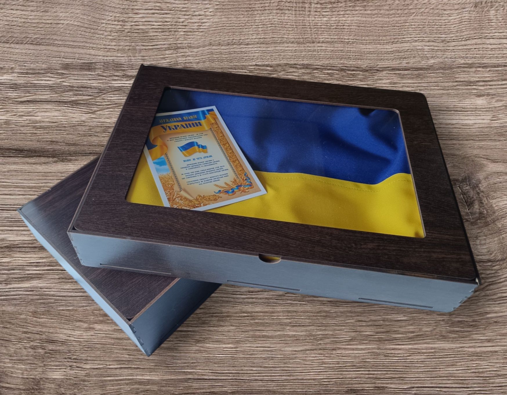 Державний прапор України в подарунковому боксі