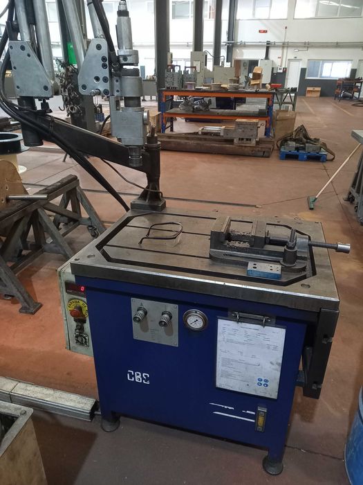 Máquina de roscar hidráulica CBS