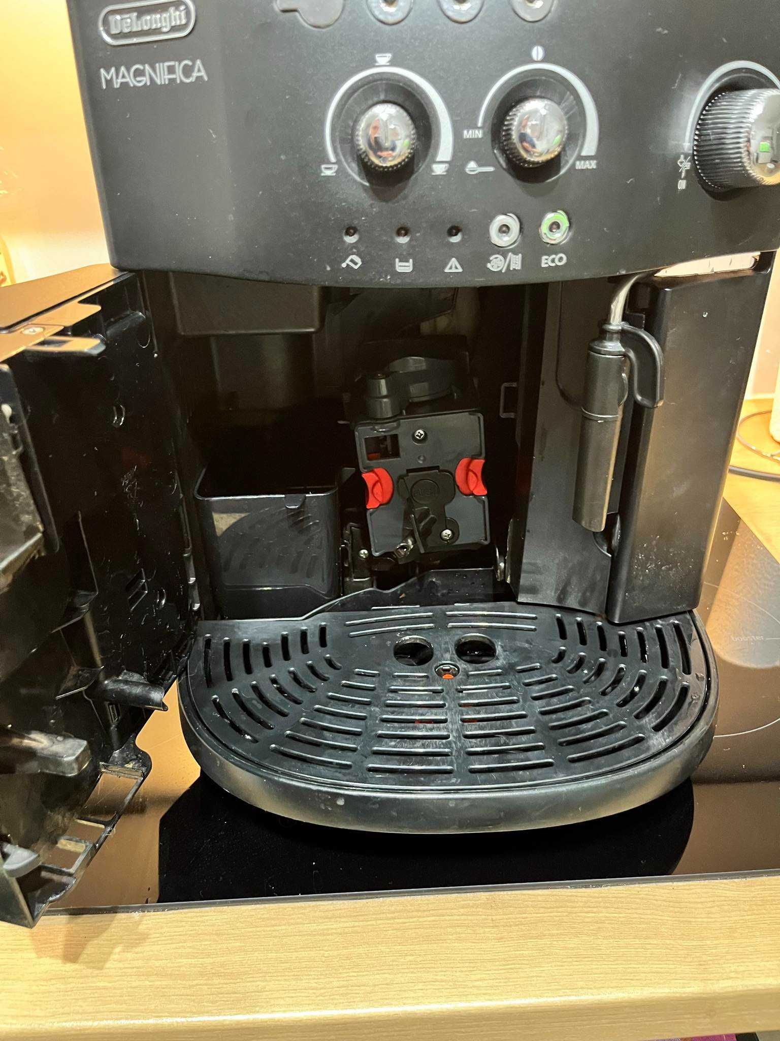 Ekspres do kawy DeLonghi ESAM4000.B Magnifica