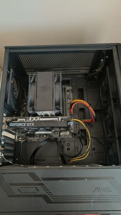 Komputer stacjonarny, praca, gry