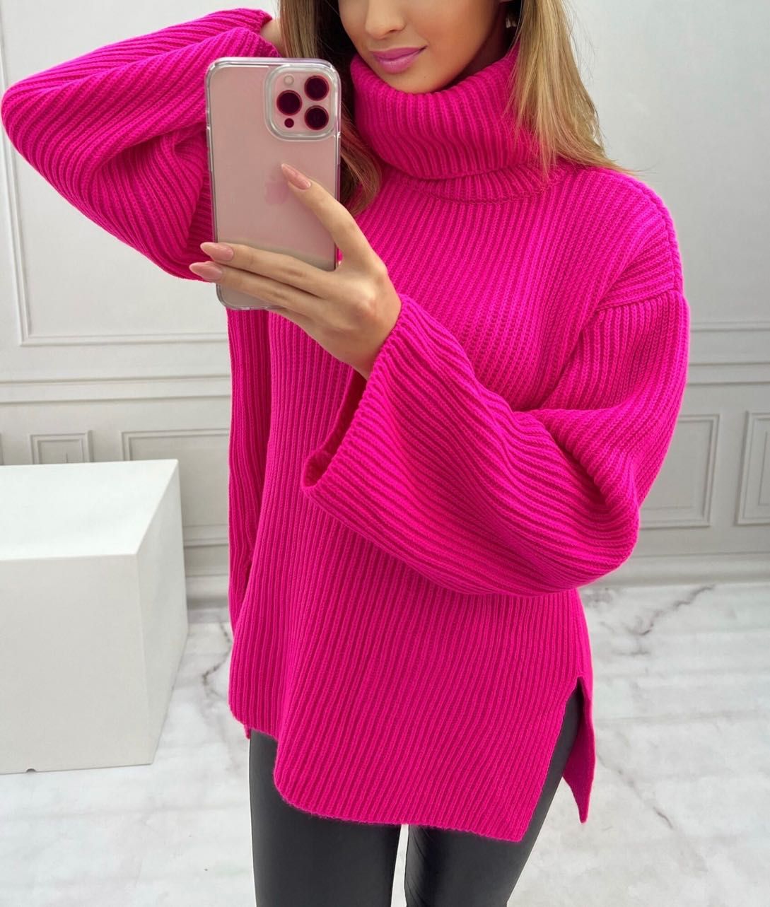 Sweter z golfem neonowy róż fibi uniwersalny