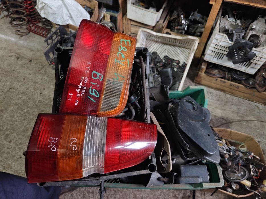 Продам фонари  Форд  Эскорт .