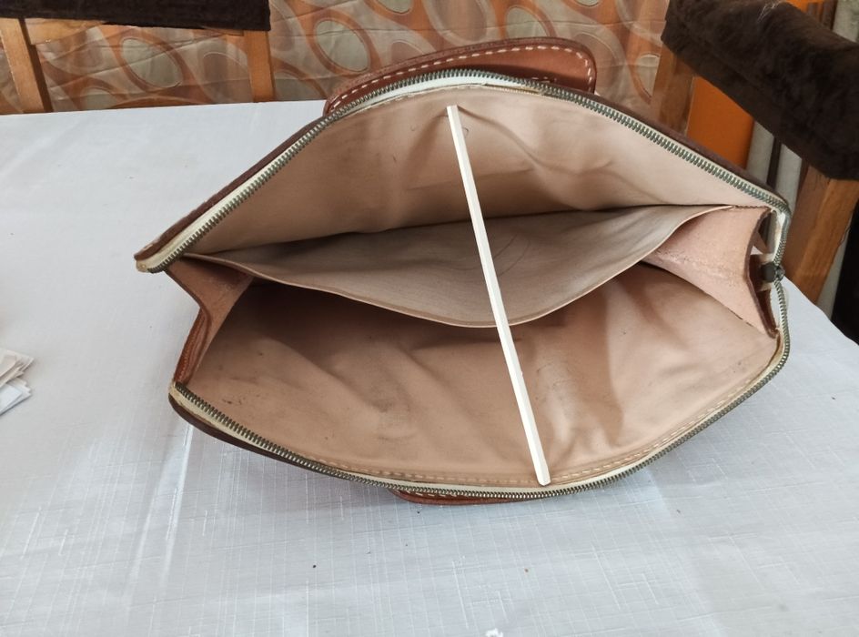 Mala de couro em bom estado