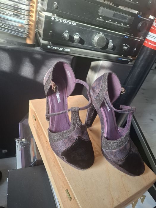 Damskie markowe buty, czółenka Desigual rozmiar 37
