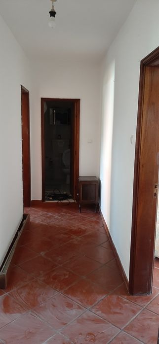 Apartamento T3 com alguma mobilia