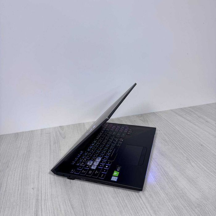 ASUS ROG Strix SCAR II 144Hz i7 8750H 16Gb SSD 120GB HDD 1TB RTX 2070