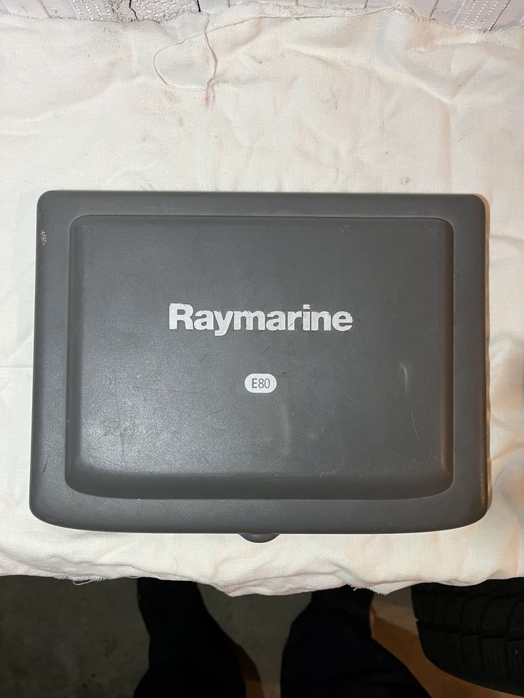 Raymarine E80 osłona