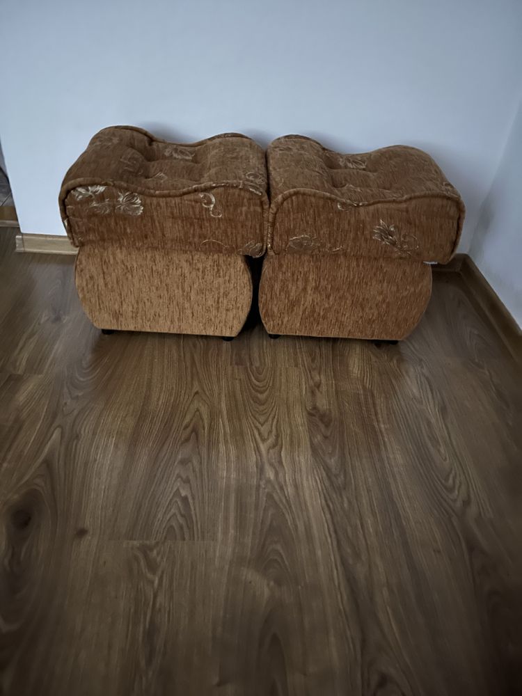 Narożnik plus dwie pufy gratis