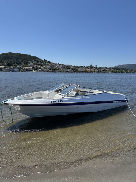 Bayliner 2050 LS para 8 pessoas com motor mercruiser 4.3L