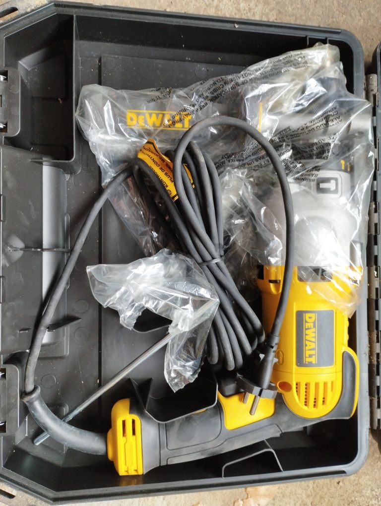 Berbequim Dewalt elétrico D21570-QS