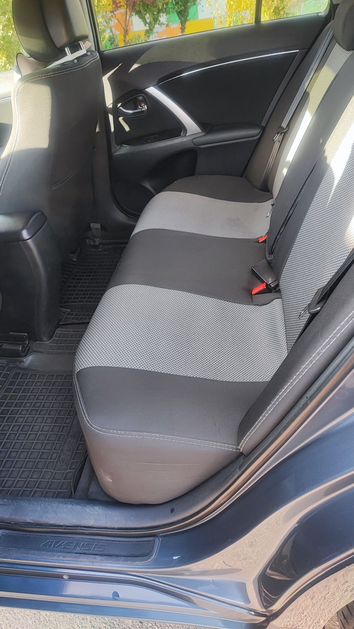 Toyota Avensis 2012