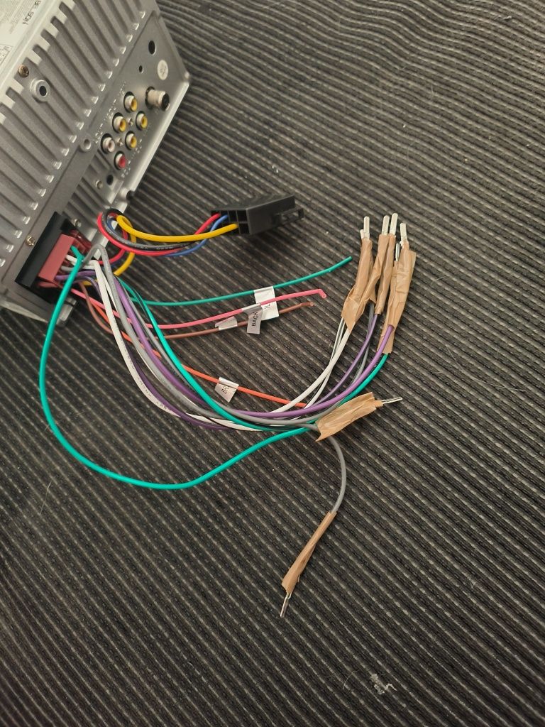 Auto radio universal belson